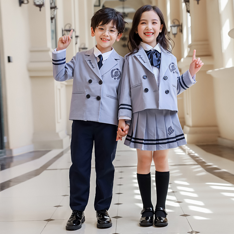 小學生校服穿多長時間換一套比較好？